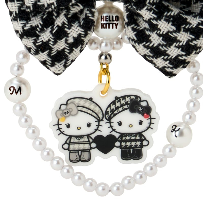 Sanrio Japan Hello Kitty Keychain
monochrome girly twin coordinate (Limited Edition) 日本三丽鸥 千鸟格kitty生日限定爱心钥匙扣