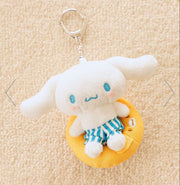 Sanrio Japan Cinnamoroll x Lowrys Farm Plush Mascot Keychain Limited
日本三丽鸥 × LOWRYS FARM 玉桂狗 Cinnamoroll 联名泳圈公仔钥匙扣