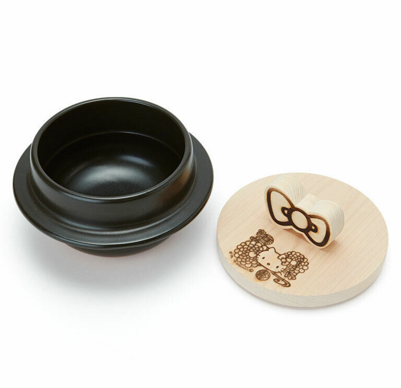 YOKKAICHI BANKOYAKI Chrysanthemum Ceramic Rice Pot with Wood Lid (HK) 四日市万古烧 X 三丽鸥 菊花陶瓷焗饭锅附木盖 (凯蒂猫) 700ml
